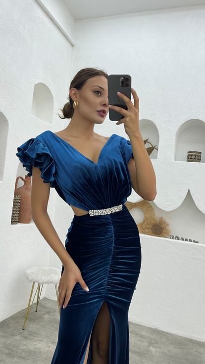 Vestido de noche de terciopelo con cinturón con cordón con volantes en mangas turquesas