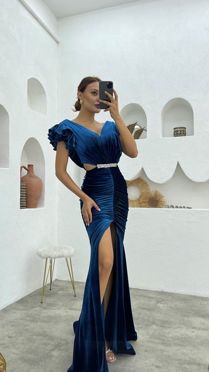 Vestido de noche de terciopelo con cinturón con cordón con volantes en mangas turquesas