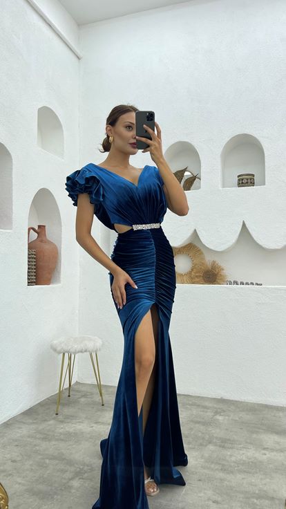 Vestido de noche de terciopelo con cinturón con cordón con volantes en mangas turquesas