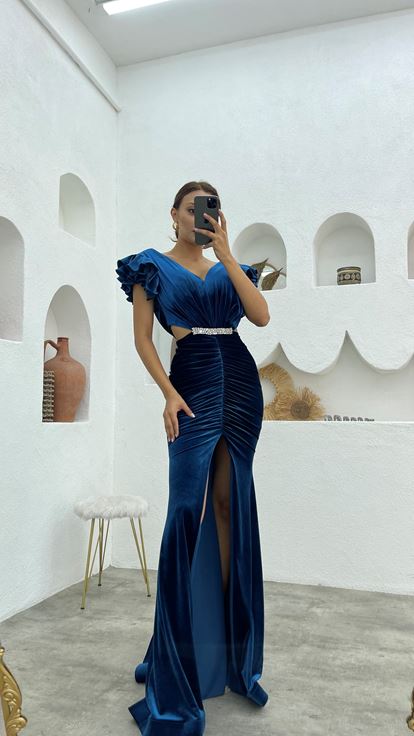 Vestido de noche de terciopelo con cinturón con cordón con volantes en mangas turquesas