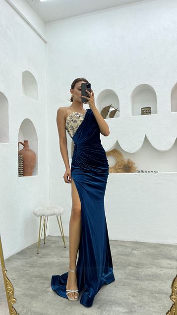 Türkises One-Shoulder-Abendkleid mit Stickerei und Raffung