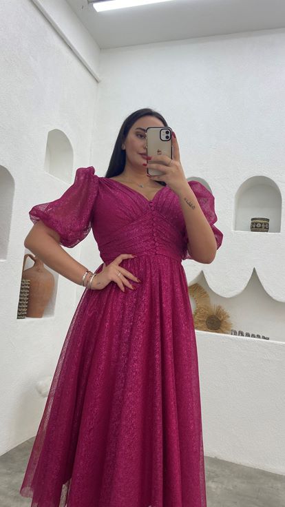 Fuchsiafarbenes, geknöpftes, silbriges Abendkleid mit Ballonärmeln in Übergröße