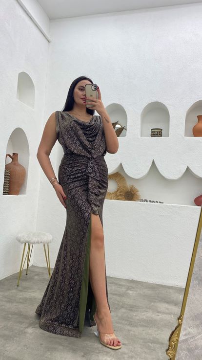 فستان سهرة كاكي مكشكش لامع بمقاسات كبيرة