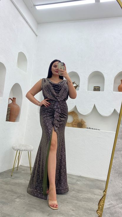 فستان سهرة كاكي مكشكش لامع بمقاسات كبيرة