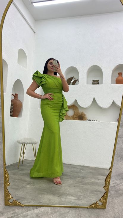 Fıstık Yeşili  Tek Omuz Volanlı Simli Büyük Beden Abiye Elbise