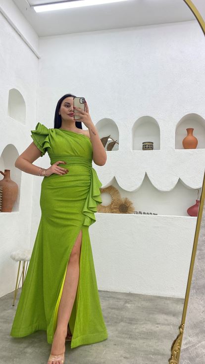 Fıstık Yeşili  Tek Omuz Volanlı Simli Büyük Beden Abiye Elbise