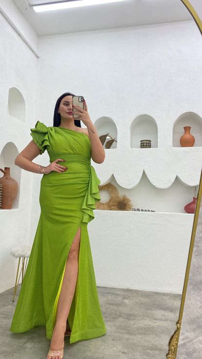 Fıstık Yeşili  Tek Omuz Volanlı Simli Büyük Beden Abiye Elbise