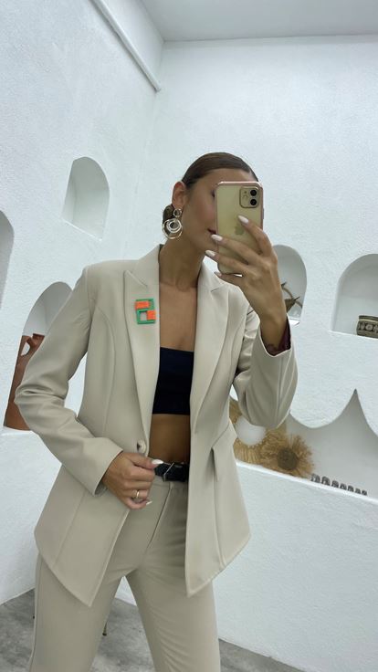 Cream Brooch Detailed Jacket Pants Set