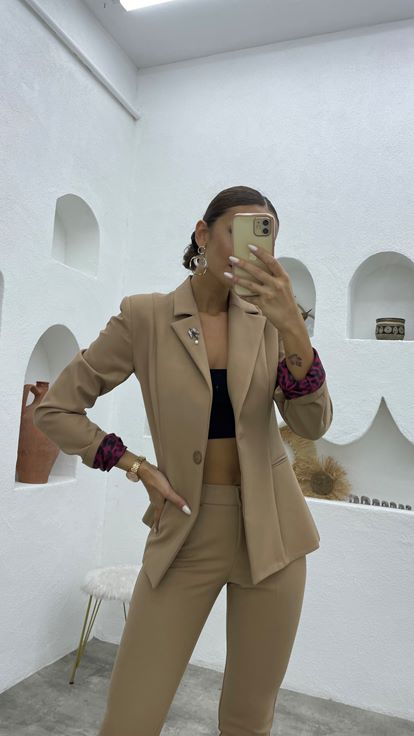 Bej Tek Düğme Broş Detay Ceket Pantolon Takım