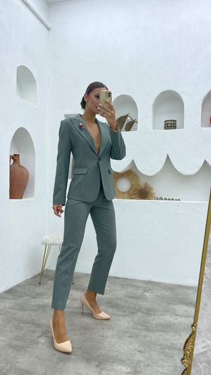 Mint Yeşili Broş Detay Klasik Ceket Pantolon Takım