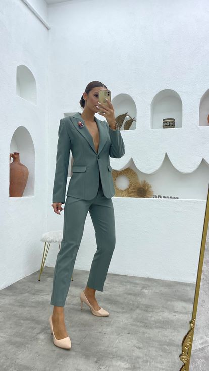 Mint Yeşili Broş Detay Klasik Ceket Pantolon Takım