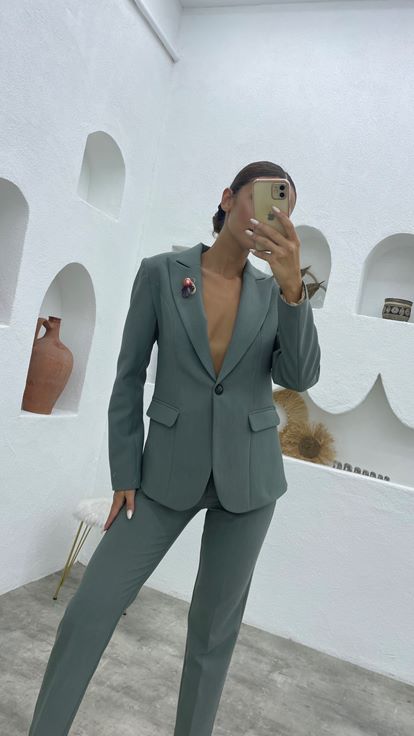 Mint Yeşili Broş Detay Klasik Ceket Pantolon Takım