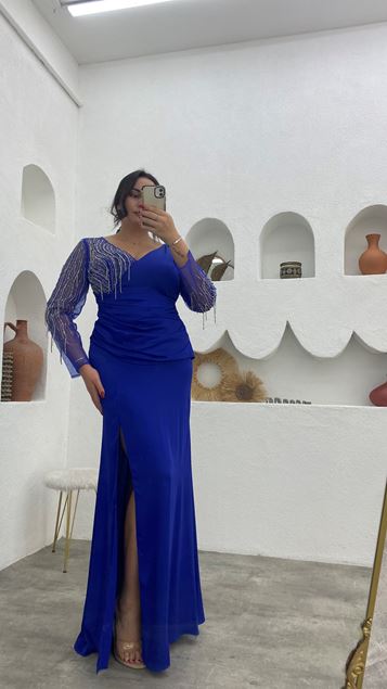 Saks besticktes, drapiertes Abendkleid in Übergröße