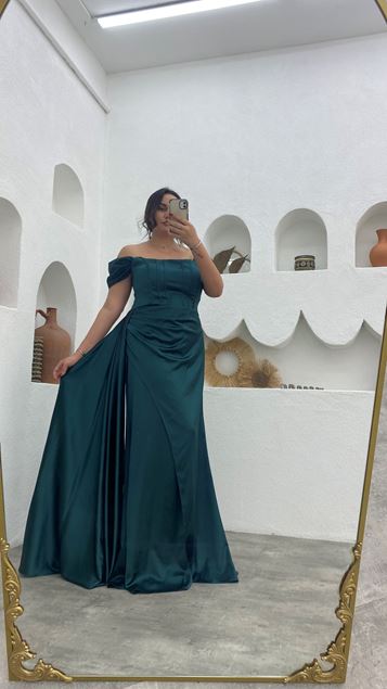 Emerald Drape Detail Satin Plus Size Evening Dress