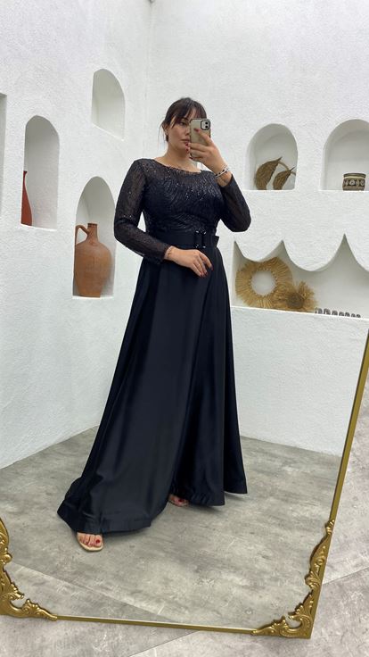 Siyah İşlemeli Simli Kemerli Saten Büyük Beden Abiye Elbise