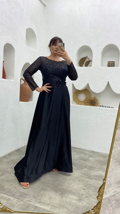 Siyah İşlemeli Simli Kemerli Saten Büyük Beden Abiye Elbise