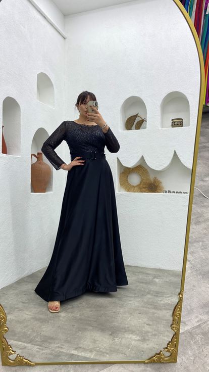 Siyah İşlemeli Simli Kemerli Saten Büyük Beden Abiye Elbise