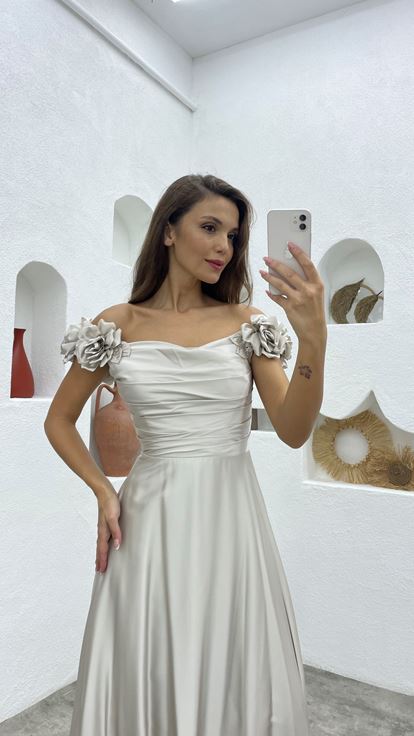 Robe de soirée en satin à manches volantées jaune