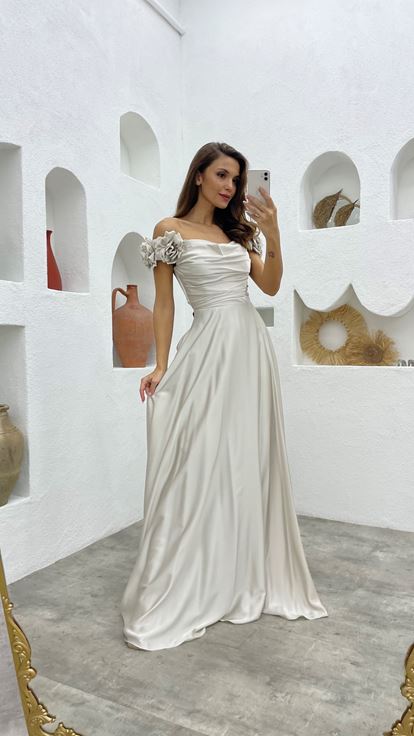 Robe de soirée en satin à manches volantées jaune