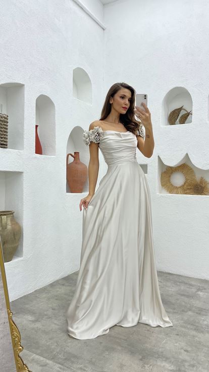 Robe de soirée en satin à manches volantées jaune