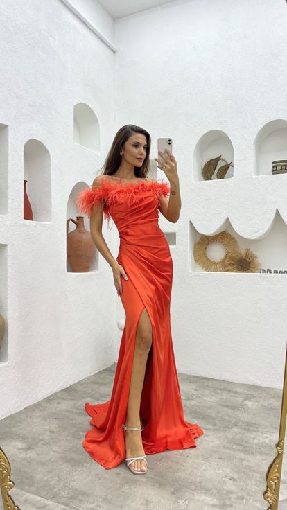 Orangefarbenes  mit Quasten verziertes Satin Abendkleid