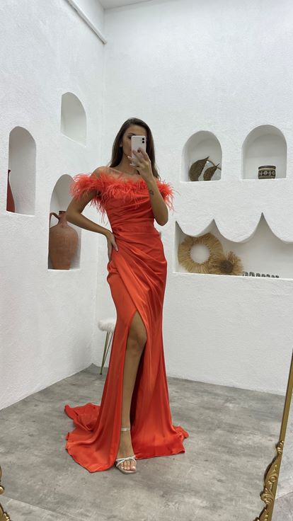 Orangefarbenes  mit Quasten verziertes Satin Abendkleid