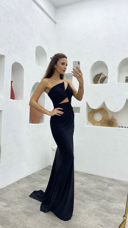 Siyah Zincir Askılı Büzgülü Abiye Elbise