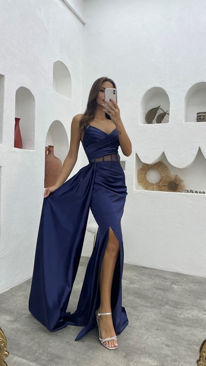 Lacivert Göğüs Altı Transparan Yırtmaçlı Saten Abiye Elbise