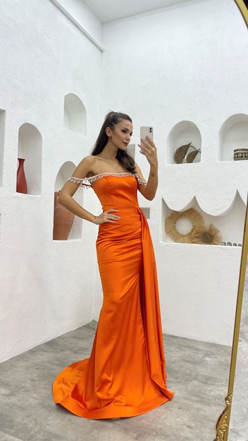 Turuncu Askıları İşlemeli Drapeli Saten Abiye Elbise