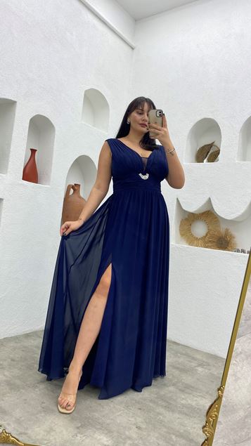 Vestido de noche drapeado de gasa de talla grande azul marino