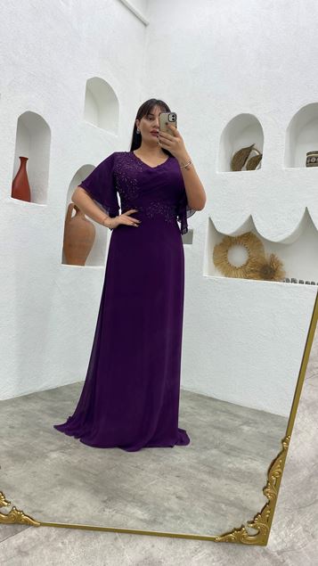 Vestido de noche de talla grande de gasa drapeada con bordado de ciruela