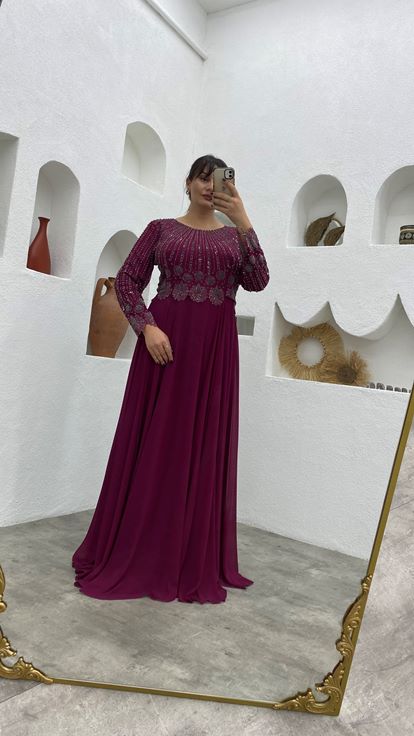 فستان سهرة من الشيفون المطرز باللون الفوشيا بمقاسات كبيرة