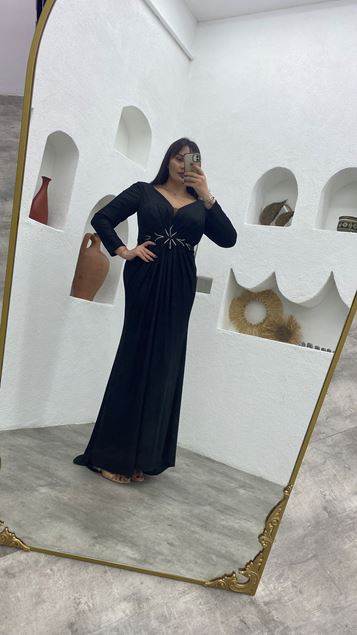 Vestido de noche negro con motivo de cintura brillante de talla grande