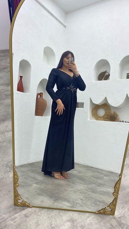 Robe de soirée noire grande taille avec ceinture ornée de paillettes