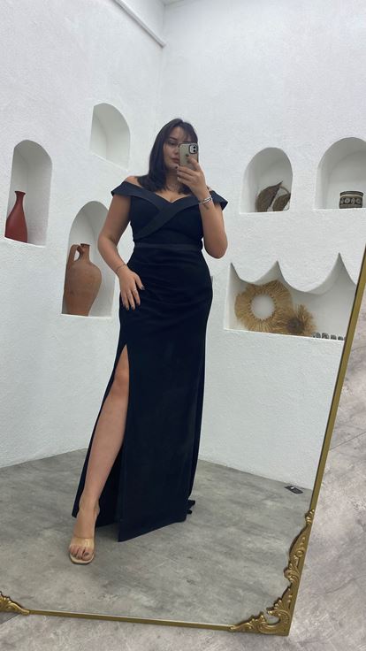 Siyah Saten Detay Drapeli Büyük Beden Abiye Elbise