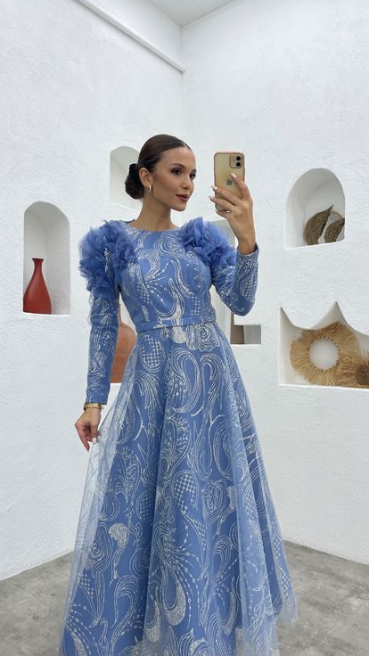 Blu ricamato spalla balza glitter tulle hijab abito da sera