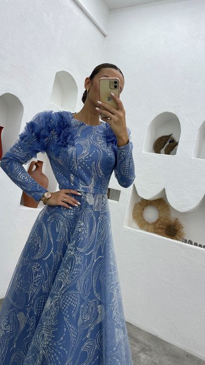 Blu ricamato spalla balza glitter tulle hijab abito da sera