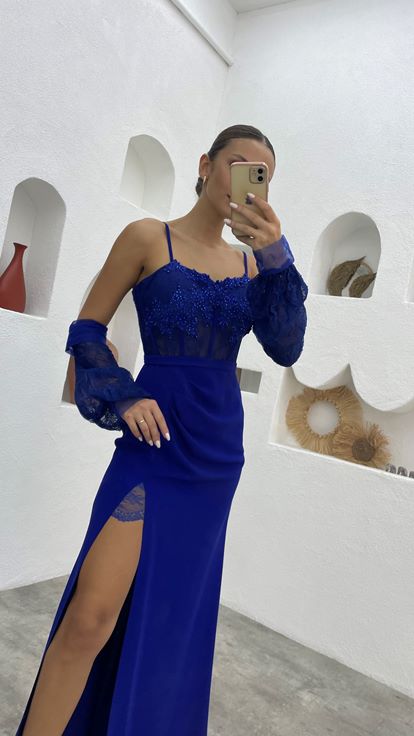 Saks İşlemeli Kol Detay Abiye Elbise