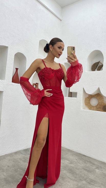 Kırmızı İşlemeli Kol Detay Abiye Elbise