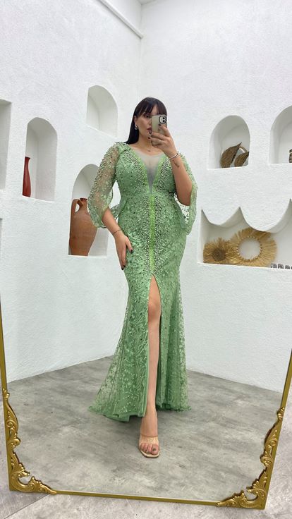 Yeşil Boncuk İşlemeli Kol Detay Büyük Beden Abiye Elbise