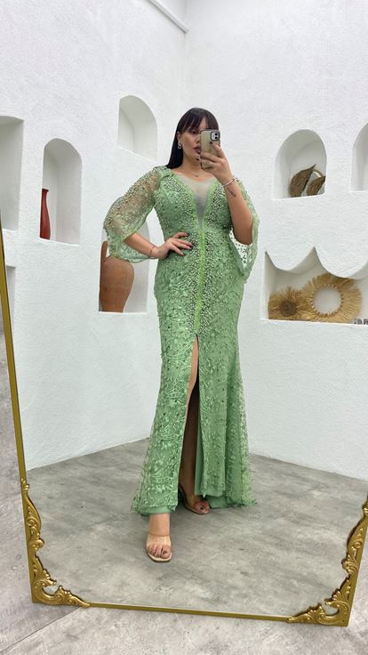 Yeşil Boncuk İşlemeli Kol Detay Büyük Beden Abiye Elbise