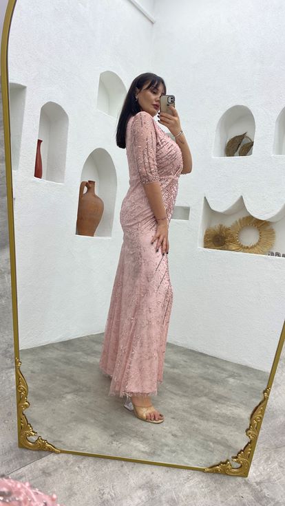 Pembe Boncuk İşlemeli Kruvaze Yaka Büyük Beden Abiye Elbise