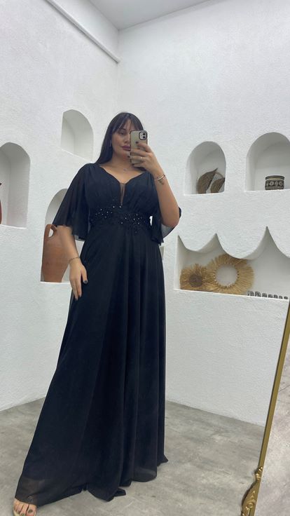 Schwarzes Abendkleid mit Ballonärmeln und silbrigem Tüll in Übergröße