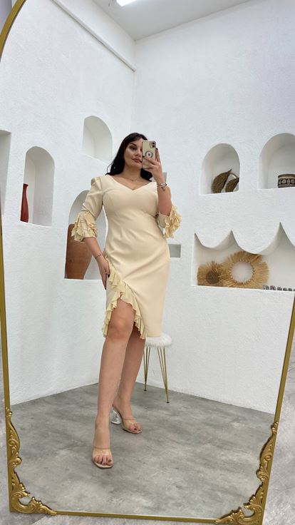 Krem Eteği Ve Kolları Volanlı Büyük Beden Abiye Elbise