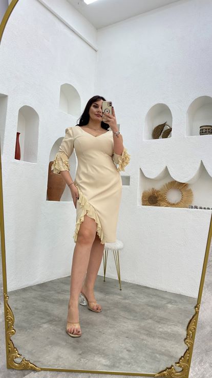 Krem Eteği Ve Kolları Volanlı Büyük Beden Abiye Elbise