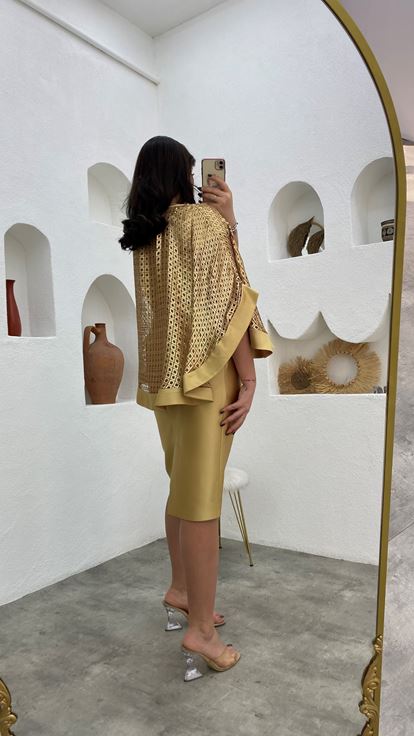 فستان سهرة بيج بنقوش وأكمام بالون من الساتان بمقاسات كبيرة