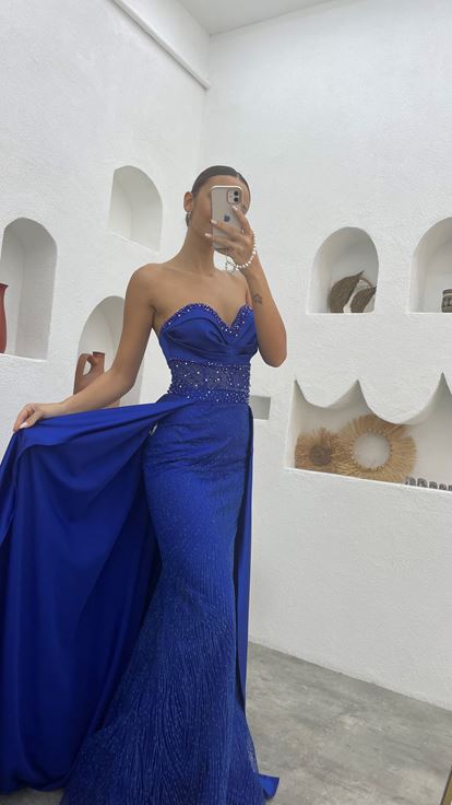 Saks Göğsü Taşlı Straplez Pelerin Detay Saten Abiye Elbise