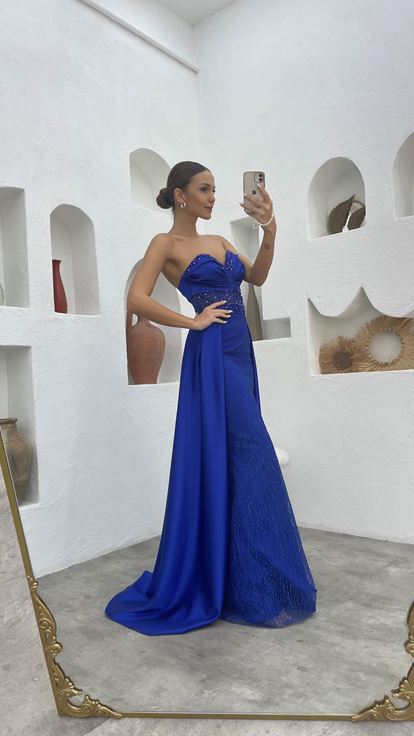 Saks Göğsü Taşlı Straplez Pelerin Detay Saten Abiye Elbise