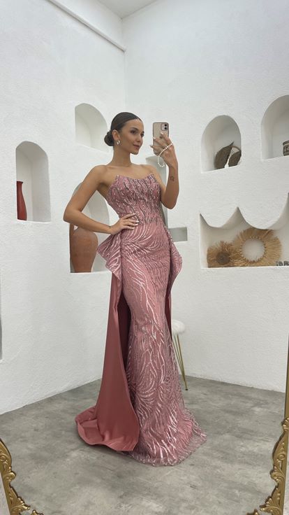 Pudra İşlemeli Desenli Straplez Saten Abiye Elbise