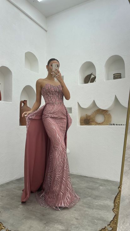 Pudra İşlemeli Desenli Straplez Saten Abiye Elbise